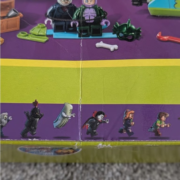 LEGO Scooby-Doo Lighthouse Adventure Set - Red, White, Green, Black - Picture 5 of 8